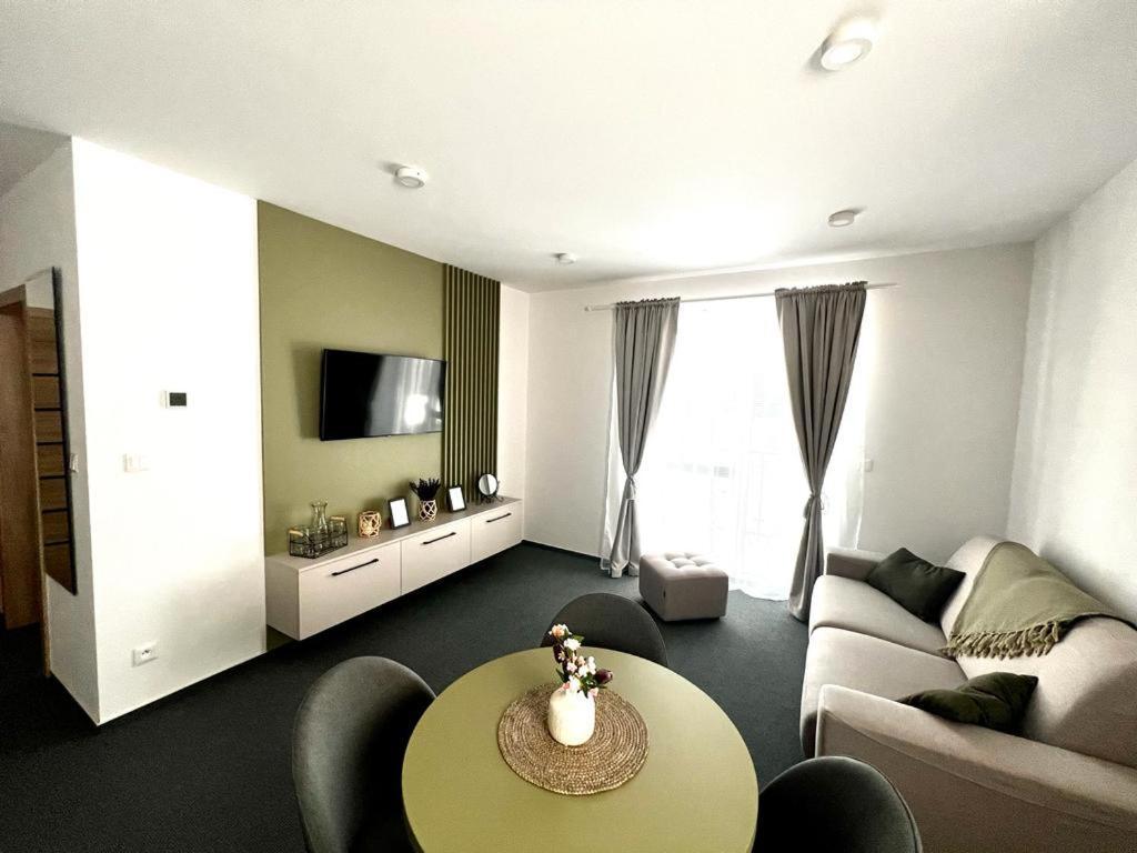 Urban Green Apartment Liptovský Mikuláš Buitenkant foto