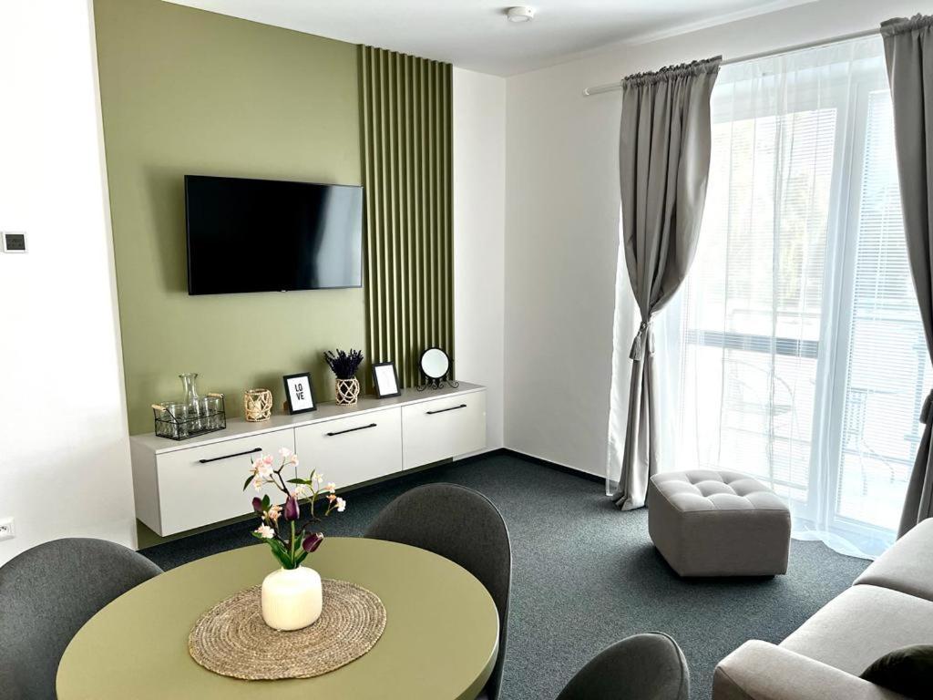 Urban Green Apartment Liptovský Mikuláš Buitenkant foto